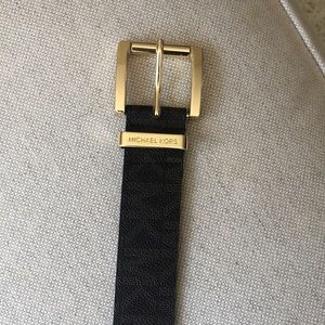 Michael Kors belt. Authentic MK design. Size med